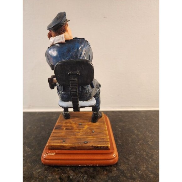 Vanmark Blue Hats Of Bravery "Daddy's Girl" Retired Police Figurine 2/0944 - Picture 3 of 11